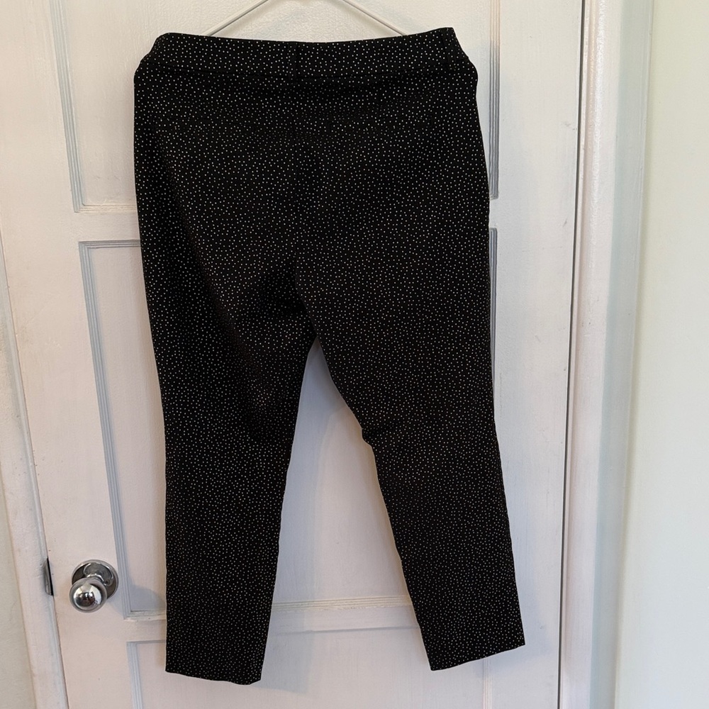Old Navy High Rise Pixie Pant - Picture 4 of 4